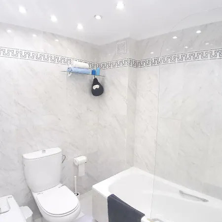 아파트 Spacious Flat In - Boliches 푸엔히롤라