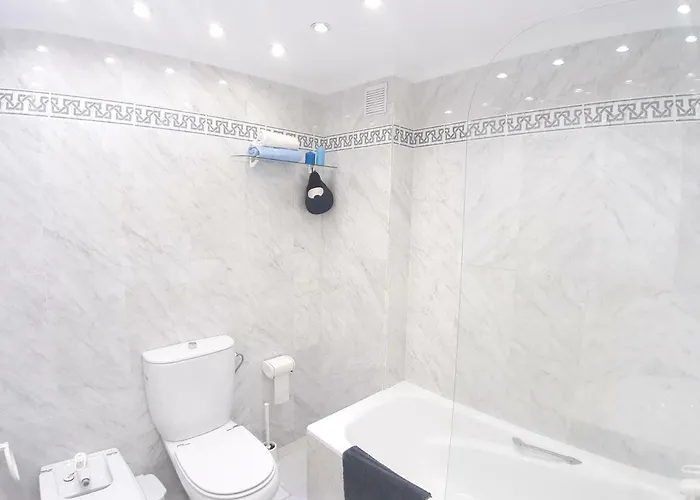 アパート Spacious Flat In - Boliches フエンヒロラ