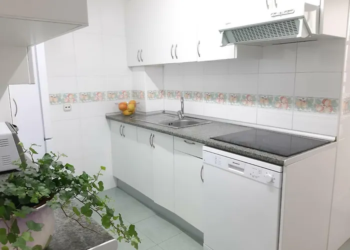 Spacious Flat In - Boliches フエンヒロラ