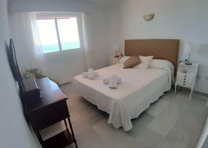 Spacious Flat In - Boliches Fuengirola